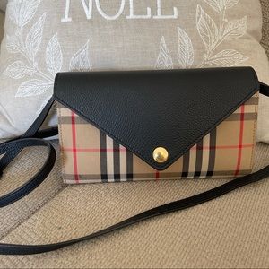Authentic Burberry Hannah Crossbody(gently used)
